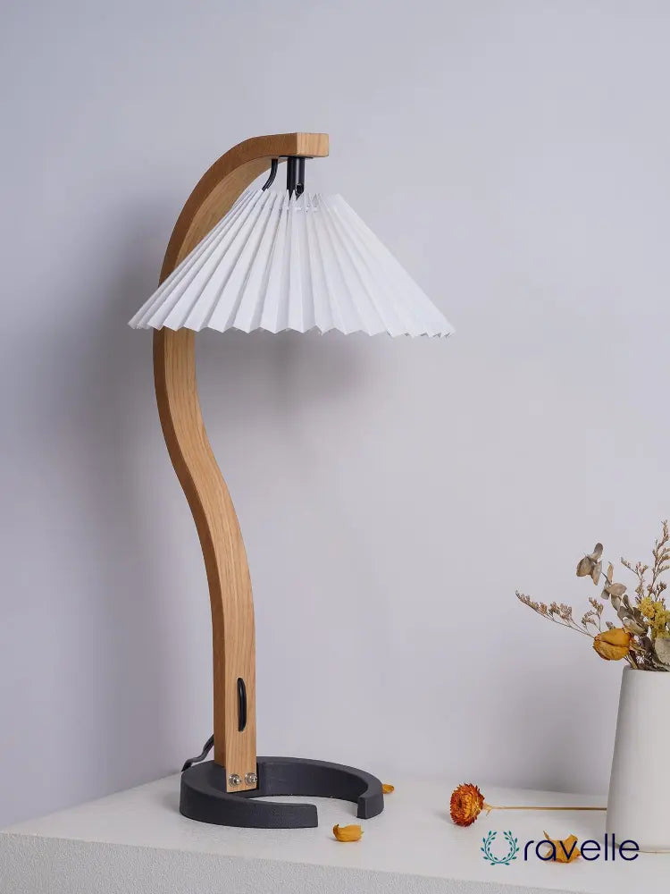 CAPRINA - Moderne Tafellamp voor Stijlvolle Binnenverlichting