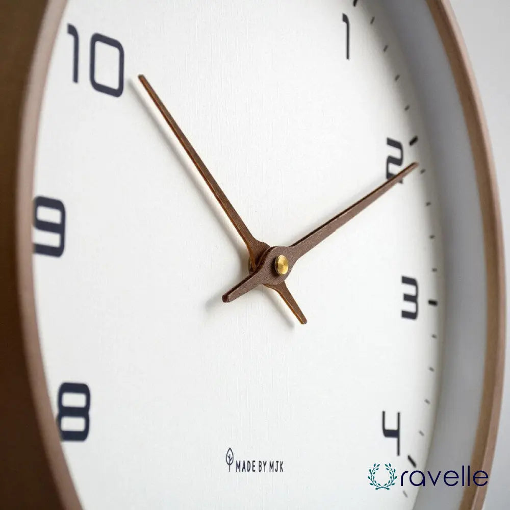 NordicTime - Houten wandklok met minimalistisch Scandinavisch design