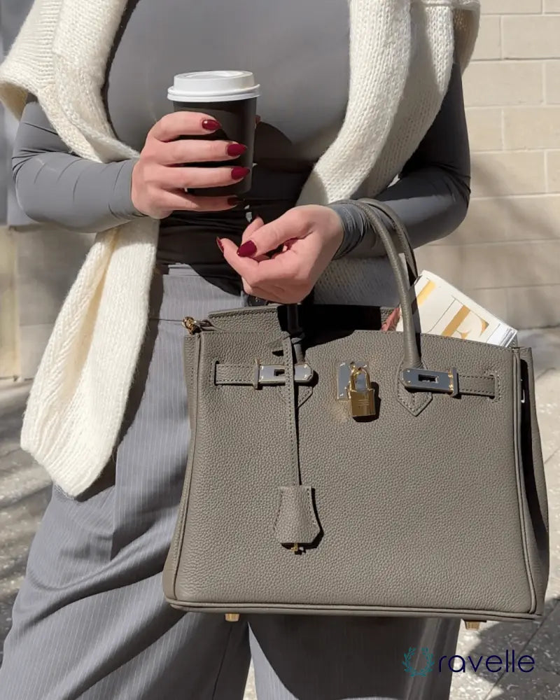 Stijlvolle leren damestas met chique afwerking – MAELYA ESSENCE