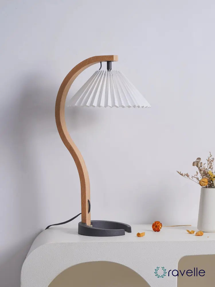 CAPRINA - Moderne Tafellamp voor Stijlvolle Binnenverlichting