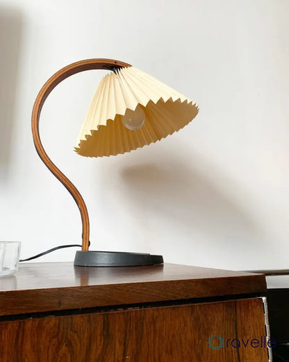 CAPRINA - Moderne Tafellamp voor Stijlvolle Binnenverlichting