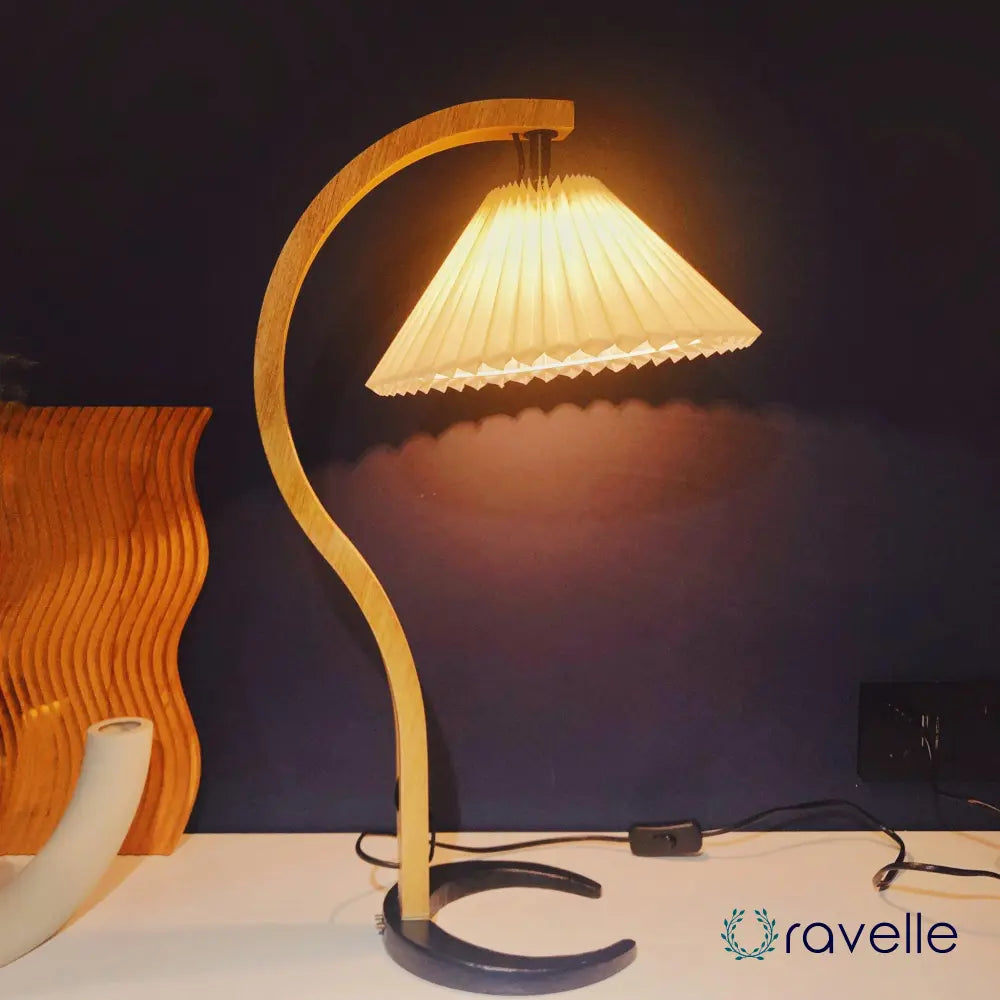 CAPRINA - Moderne Tafellamp voor Stijlvolle Binnenverlichting