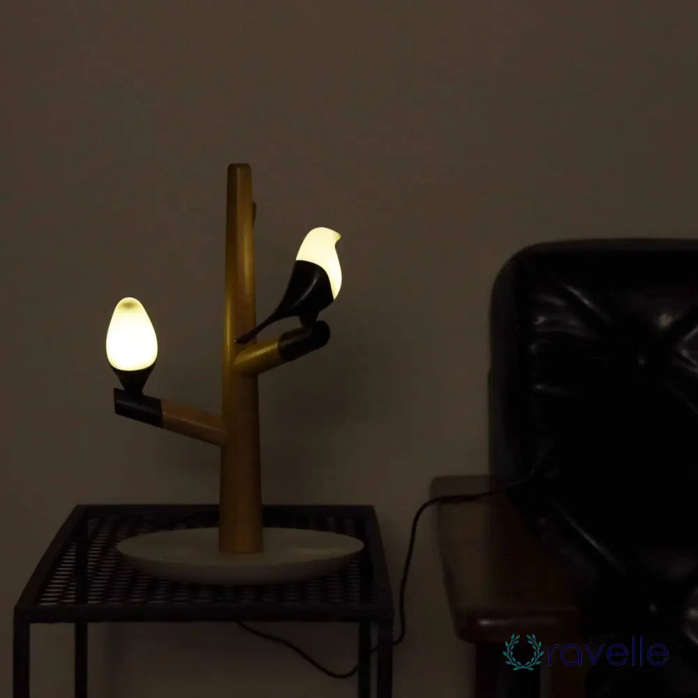 BIRDS - Moderne tafellamp met een speels en elegant ontwerp