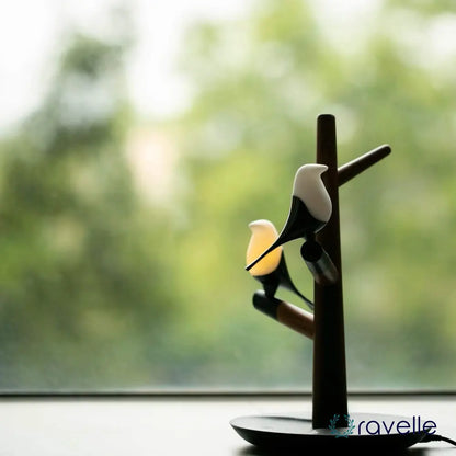 BIRDS - Moderne tafellamp met een speels en elegant ontwerp