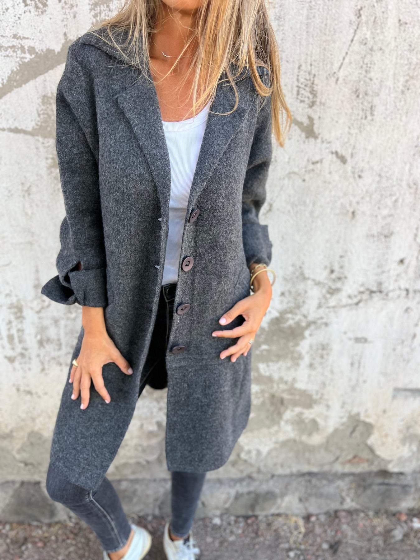 Halflange jas met knoopsluiting voor dames stijlvol – LUMARA
